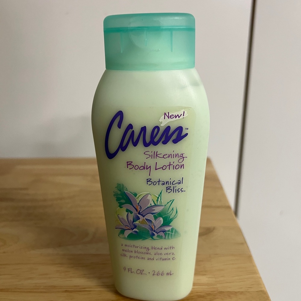 Caress Silkening Body Lotion - Mint Green